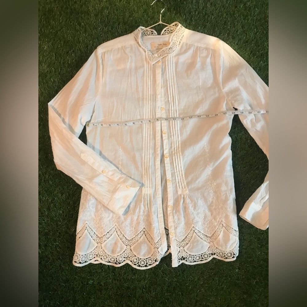 EMBROIDERED ESSENTIAL!!!! Prettiest white button-up classic